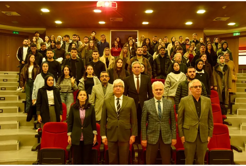 Kastamonu Üniversitesinde “103. Yılında Cumhuriyet: Hafıza, Kimlik ve Süreklilik” paneli düzenlendi