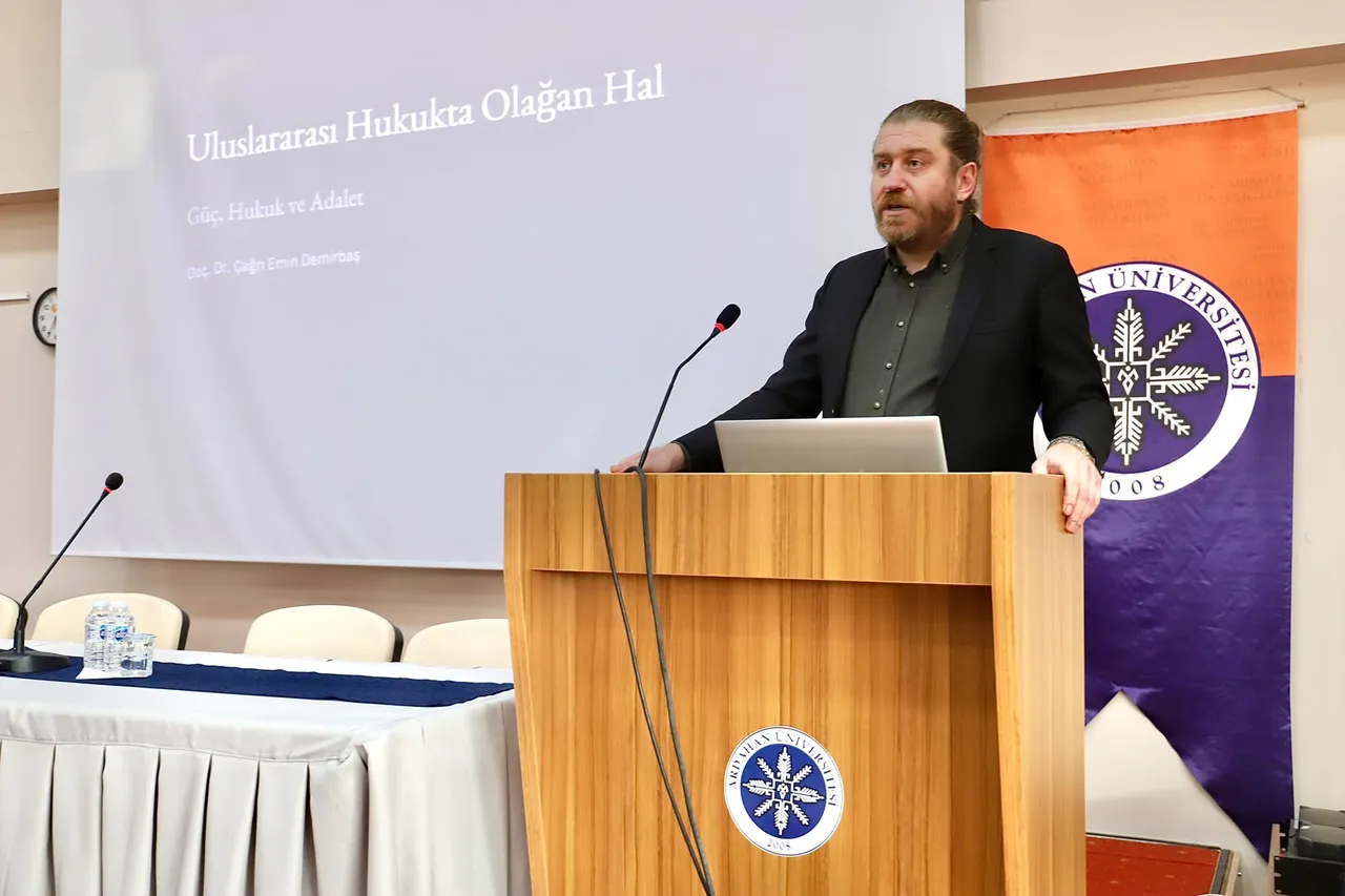 Akademik söyleşiler dizisinde uluslararası hukukun güç ve adaletle ilişkisi konuşuldu