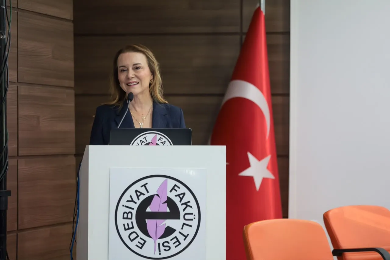 Başkan Mutlu, Konak’ın dirençli kent vizyonunu uluslararası konferansta anlattı