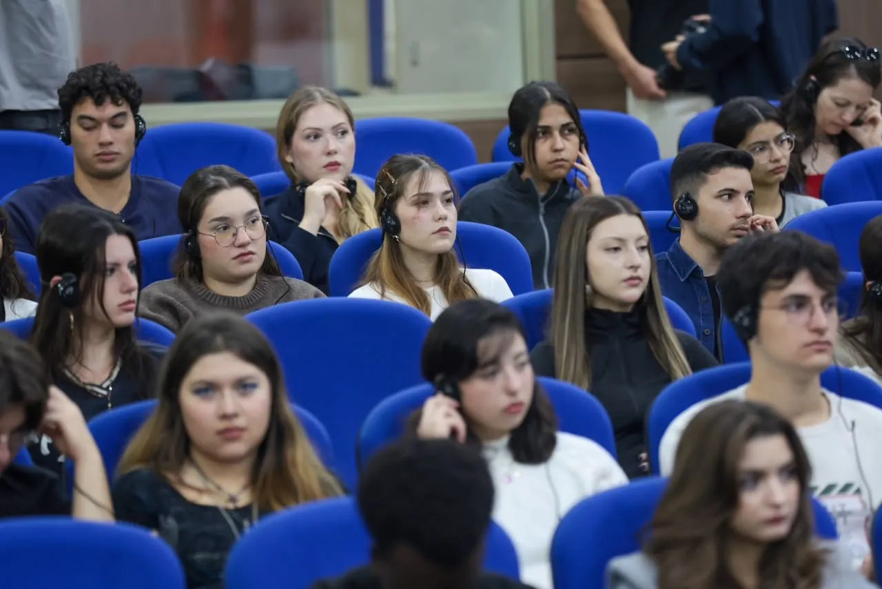 Başkan Mutlu, Konak’ın dirençli kent vizyonunu uluslararası konferansta anlattı