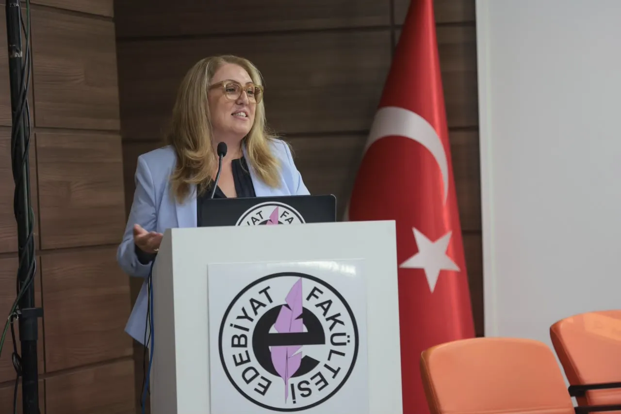 Başkan Mutlu, Konak’ın dirençli kent vizyonunu uluslararası konferansta anlattı