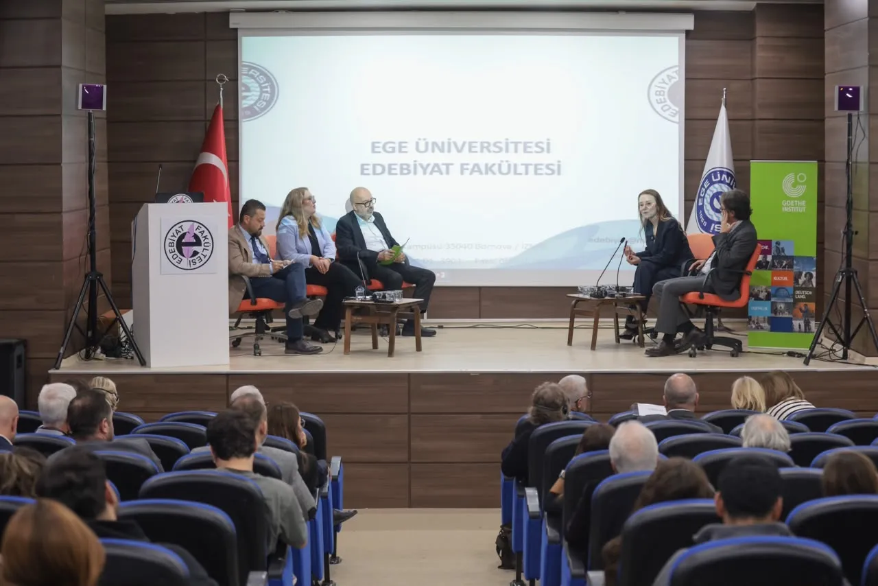 Başkan Mutlu, Konak’ın dirençli kent vizyonunu uluslararası konferansta anlattı