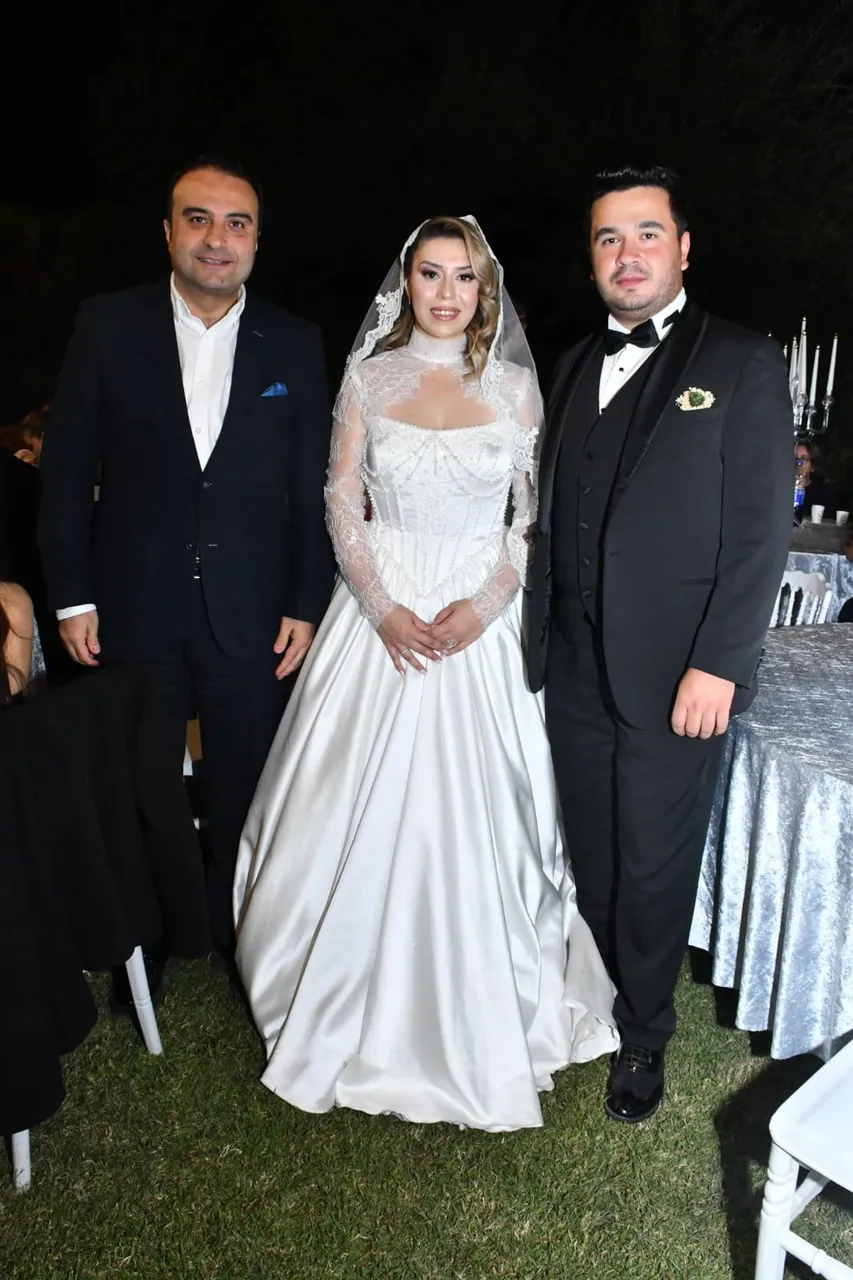 Menteşe Kaymakamı ve Vali Yardımcısı Vekili Ali Edip Budan, "Dünya Yılın Okçusu" seçilen milli sporcu Emircan Haney'in düğün törenine katıldı