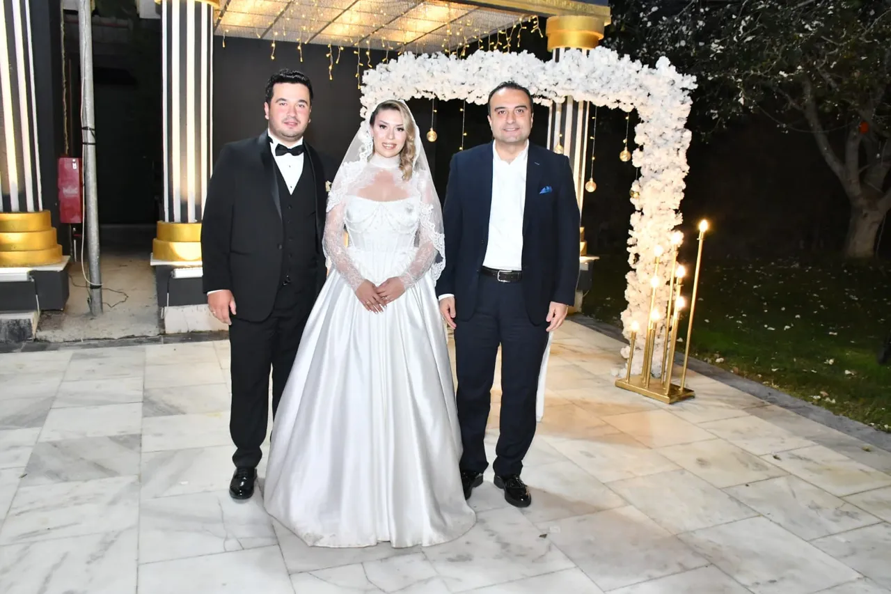 Menteşe Kaymakamı ve Vali Yardımcısı Vekili Ali Edip Budan, "Dünya Yılın Okçusu" seçilen milli sporcu Emircan Haney'in düğün törenine katıldı