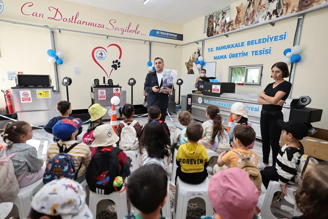 Minikler, Pamukkale Belediyesi Mama Üretim Tesisi’ni keşfetti