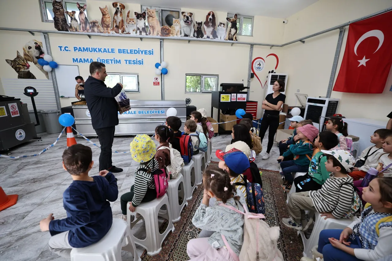 Minikler, Pamukkale Belediyesi Mama Üretim Tesisi’ni keşfetti