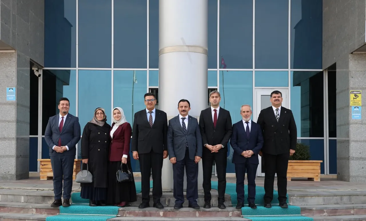 Diyanet İşleri Başkan Yardımcısı Demir, Iğdır Üniversitesini ziyaret etti