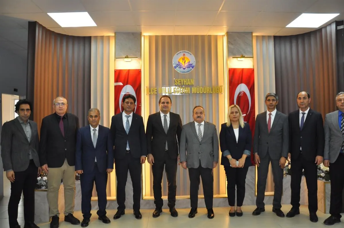 Kaymakam İnci Cumhuriyet temalı sergi açılışını yaptı