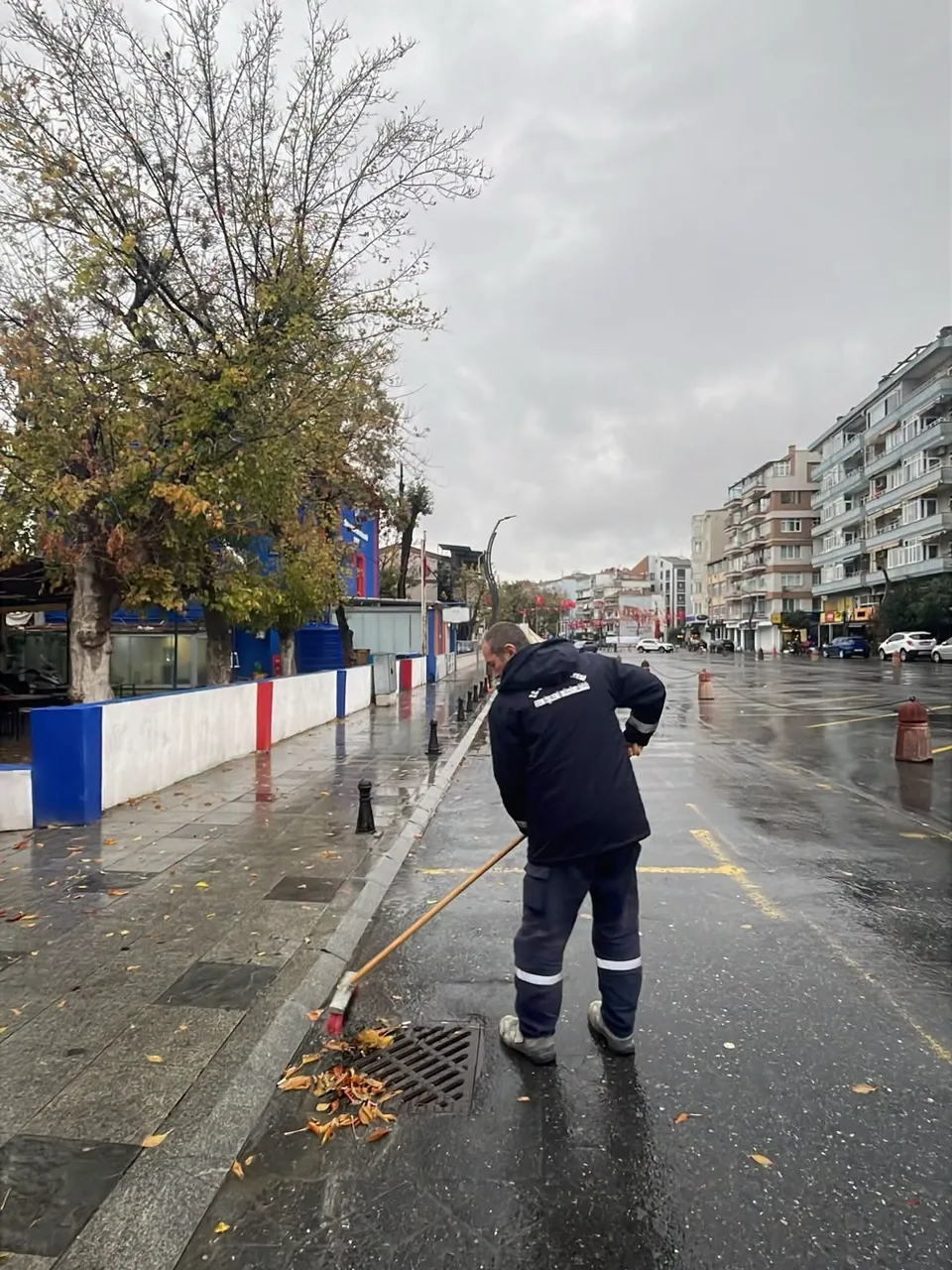 Silivri’de yağışlara karşı ekiplerin saha çalışmaları sürüyor