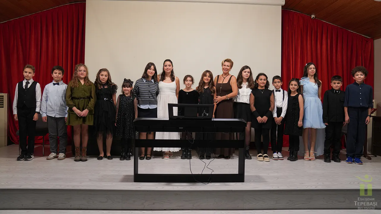 Tepebaşı’nın minik piyanistleri sahnede