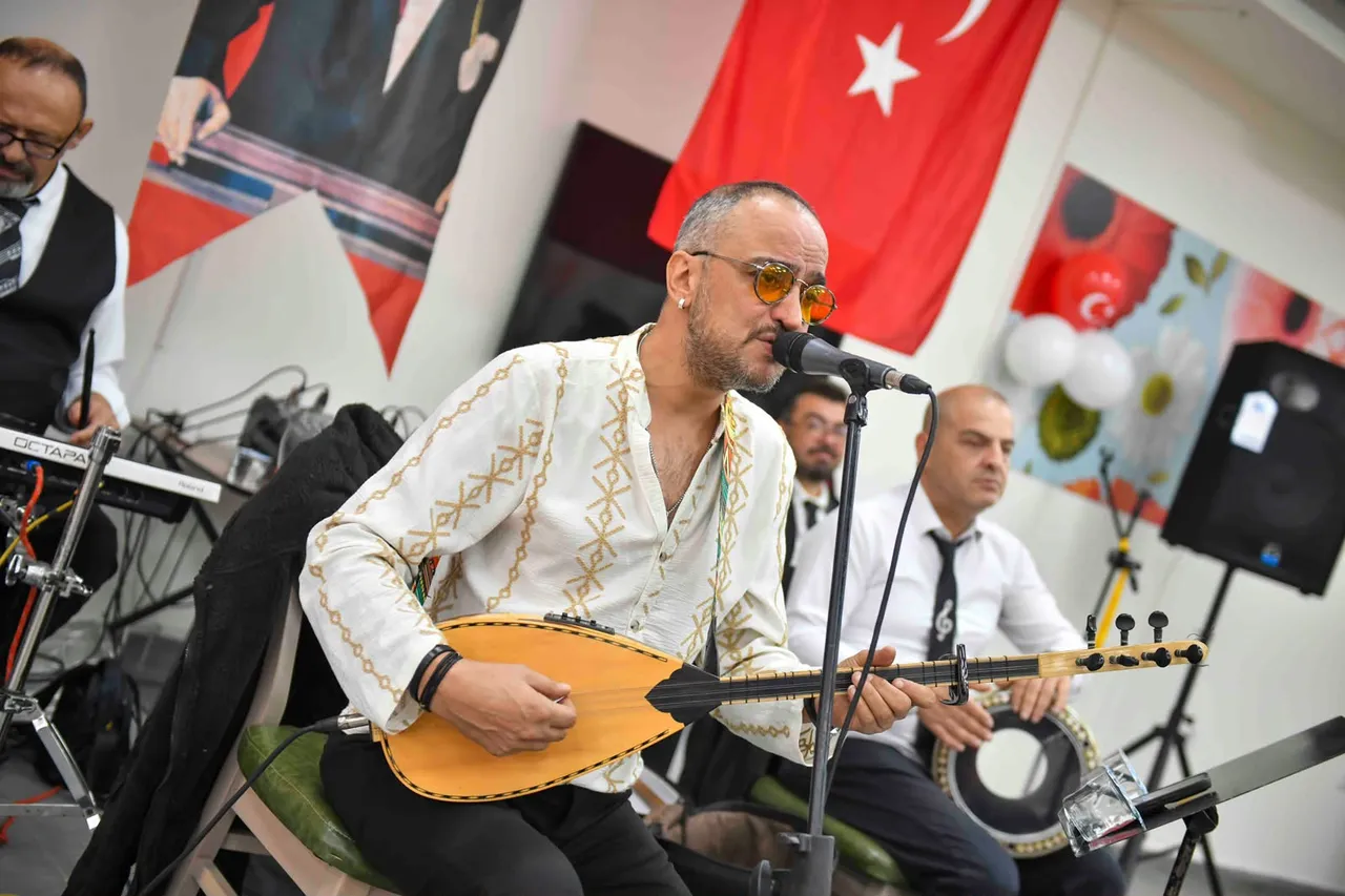 ABB Batıkent Emekliler Lokali’nde Cumhuriyet coşkusu