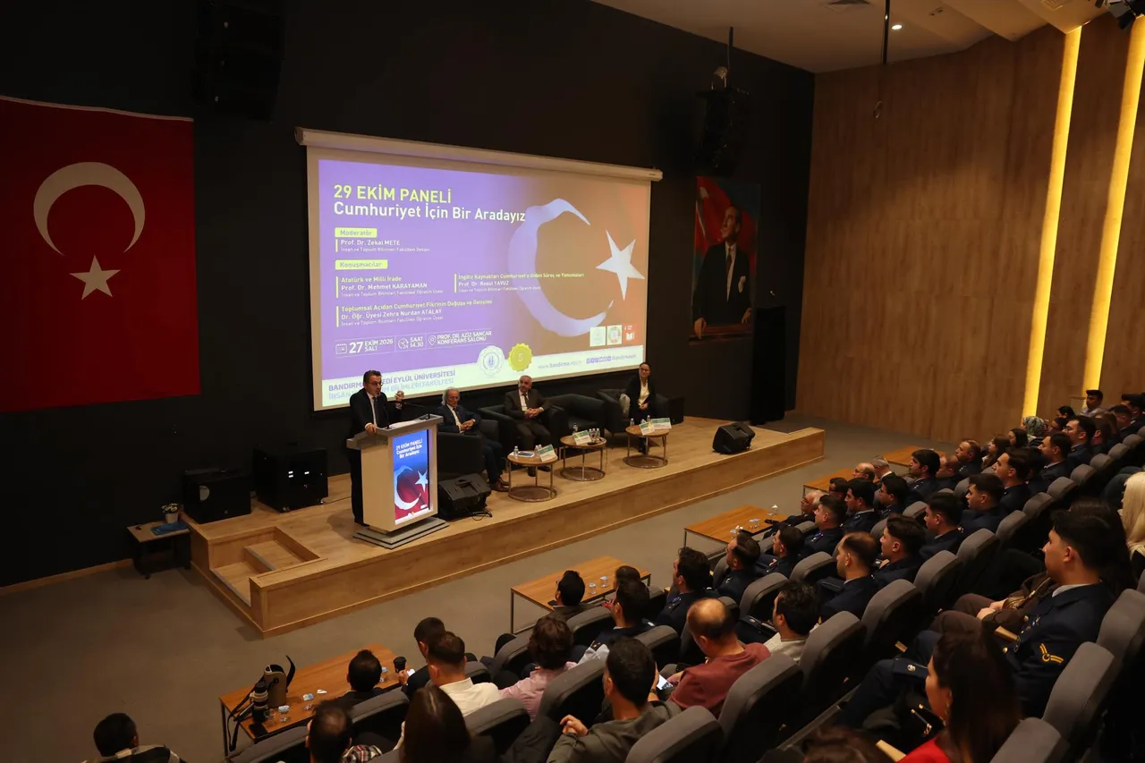 “29 Ekim Paneli: Cumhuriyet İçin Bir Aradayız” etkinliği düzenlendi
