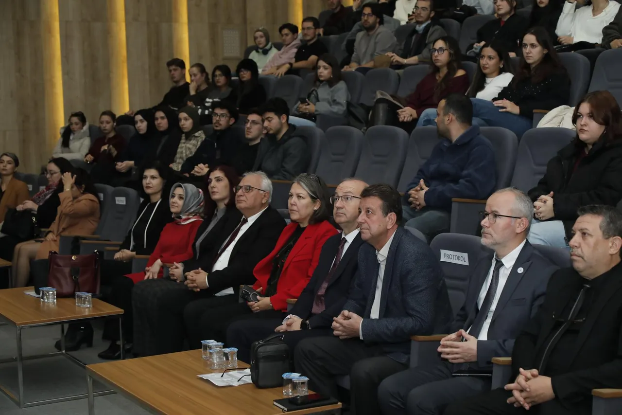 Bandırma Onyedi Eylül Üniversitesinde İŞKUR Gençlik Programı kura çekimi düzenlendi