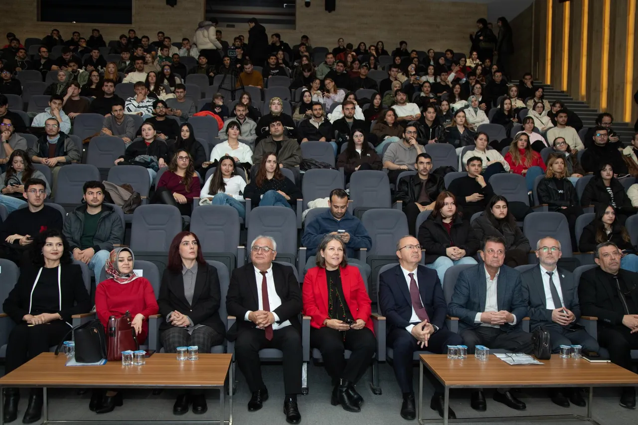 Bandırma Onyedi Eylül Üniversitesinde İŞKUR Gençlik Programı kura çekimi düzenlendi