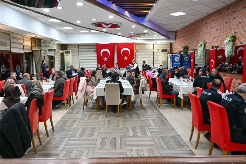 Vali Kartal, şehit aileleri ve gazilerle akşam yemeğinde bir araya geldi