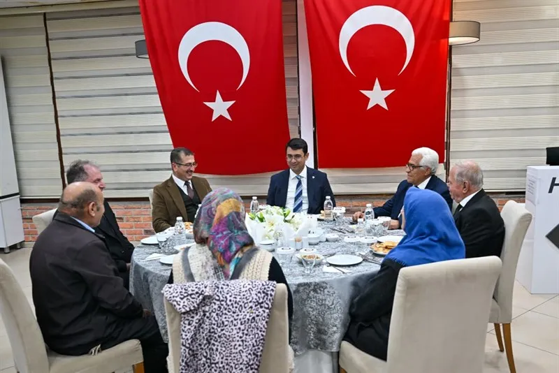 Vali Kartal, şehit aileleri ve gazilerle akşam yemeğinde bir araya geldi