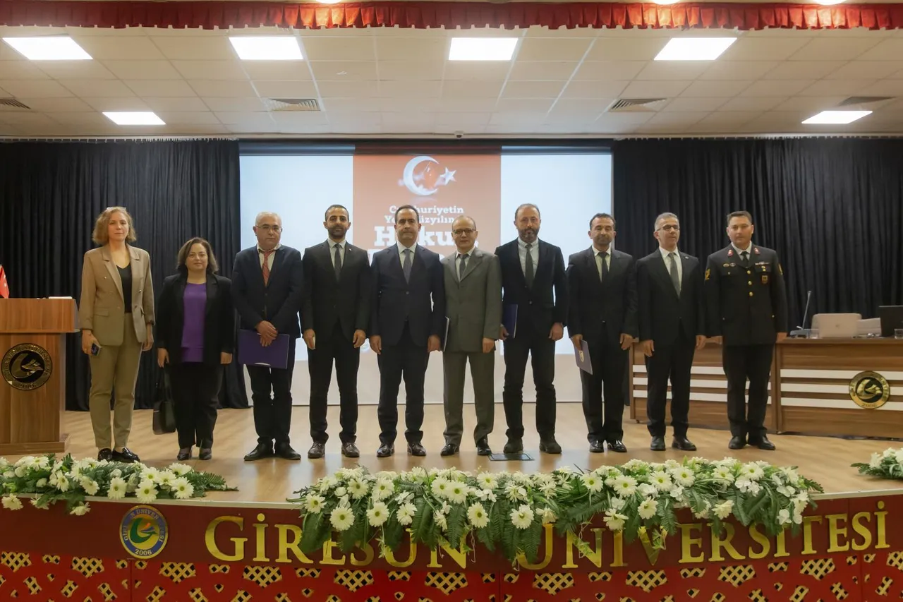 GRÜ’de “Cumhuriyetin Yeni Yüzyılında Hukuk, Bilim ve Tarih” paneli düzenlendi