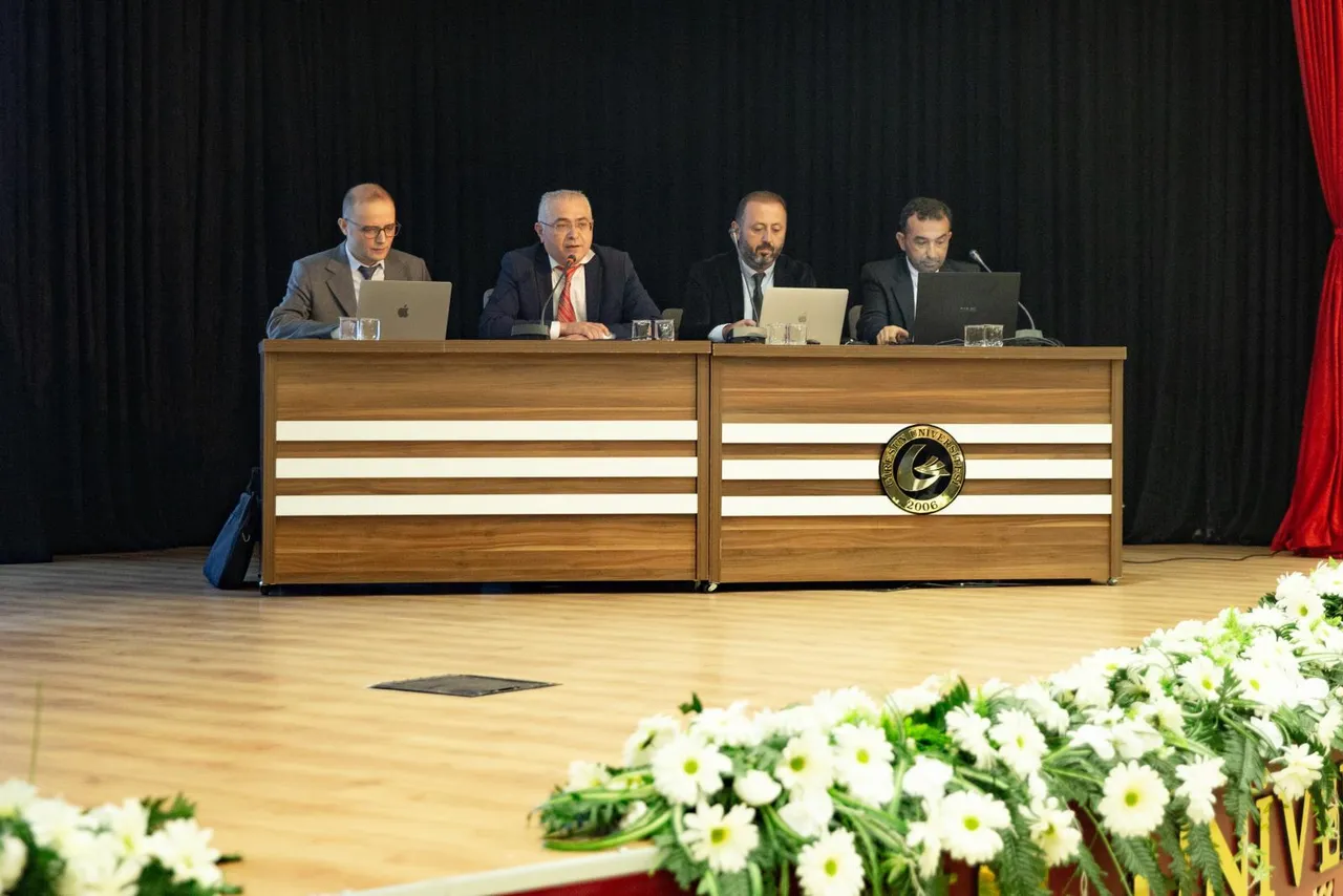 GRÜ’de “Cumhuriyetin Yeni Yüzyılında Hukuk, Bilim ve Tarih” paneli düzenlendi