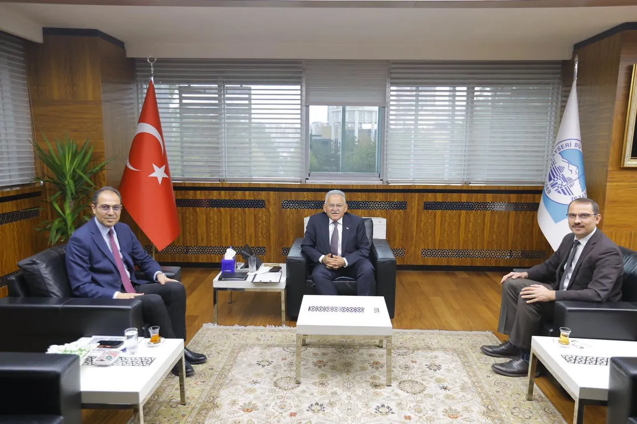 Başkan Büyükkılıç’a ziyaretçi yoğunluğu