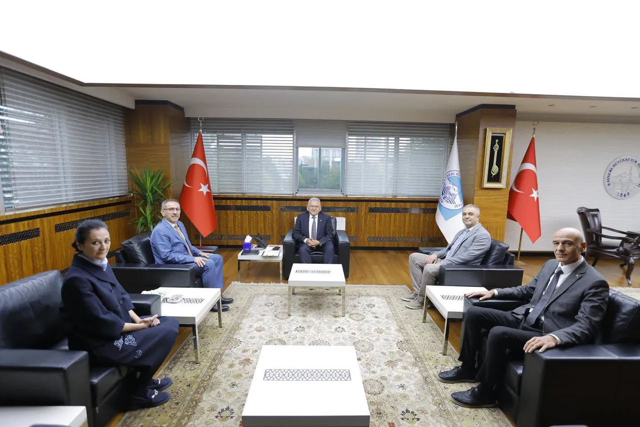 Başkan Büyükkılıç’a ziyaretçi yoğunluğu
