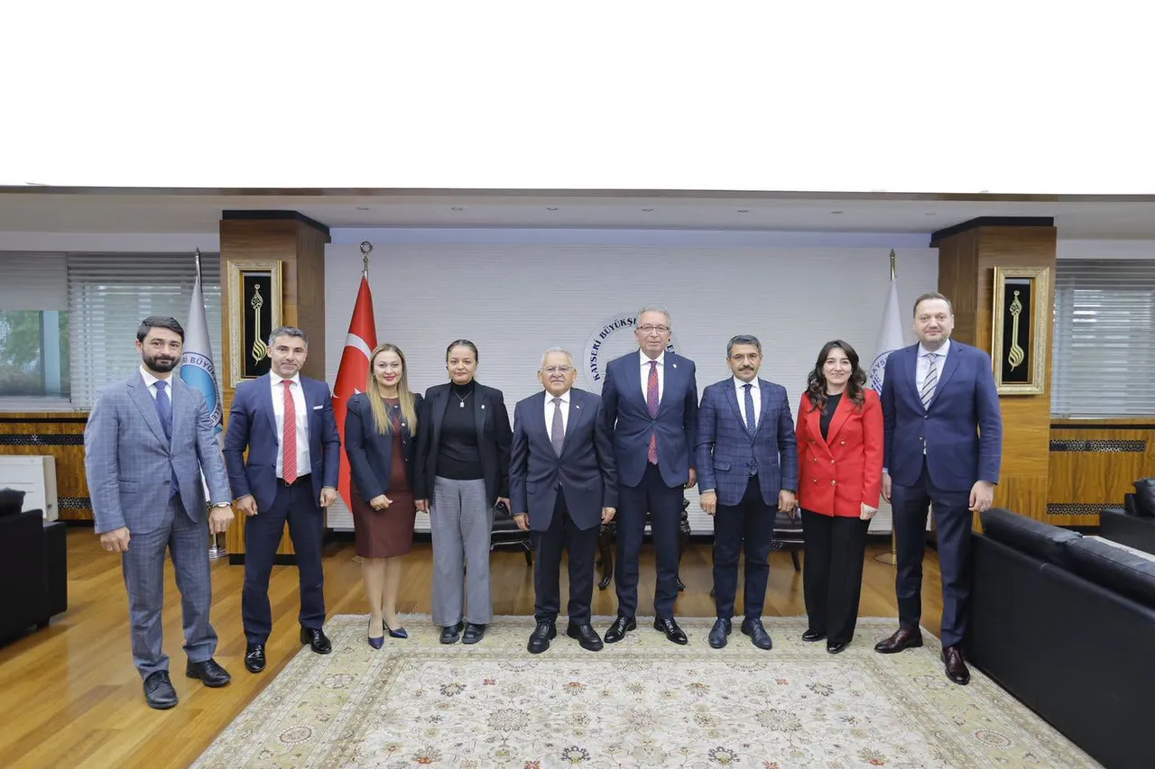 Başkan Büyükkılıç’a ziyaretçi yoğunluğu
