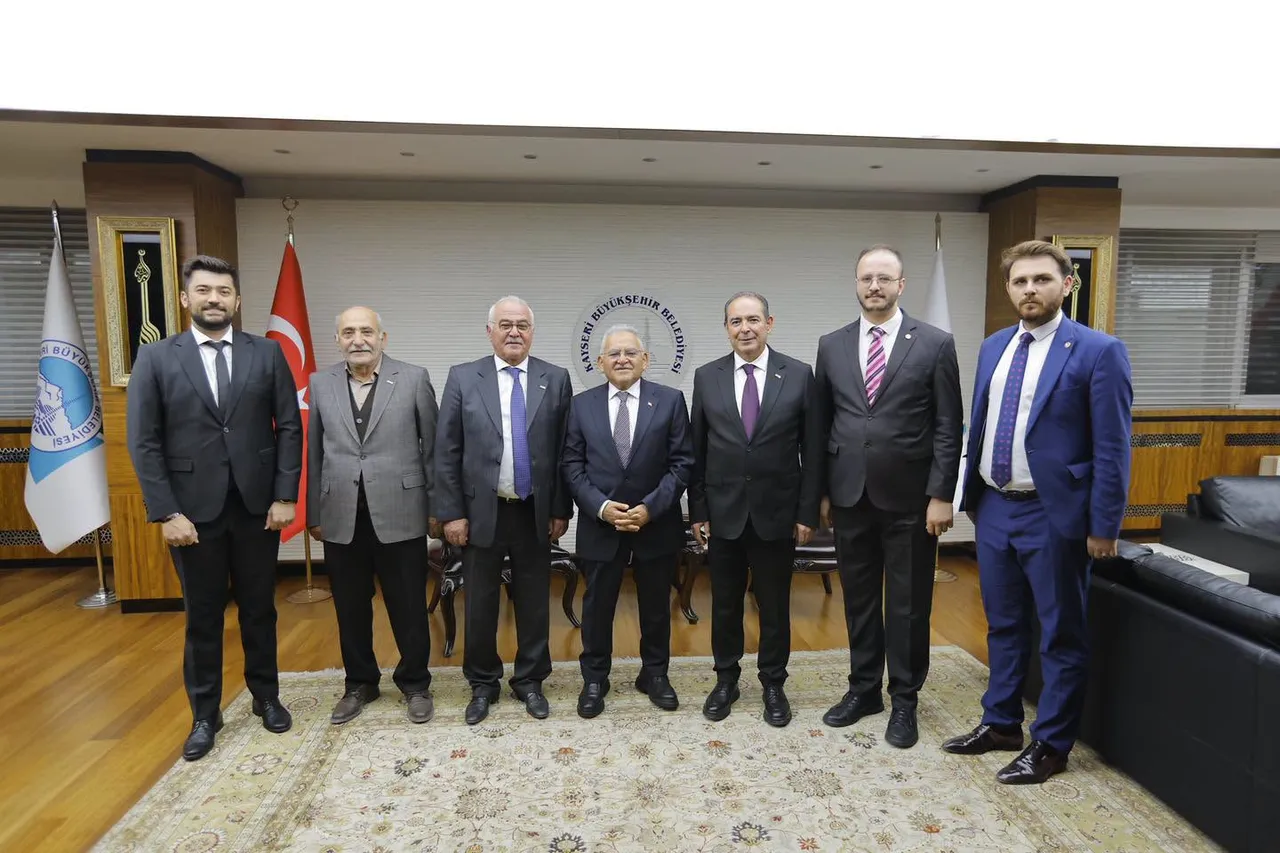 Başkan Büyükkılıç’a ziyaretçi yoğunluğu