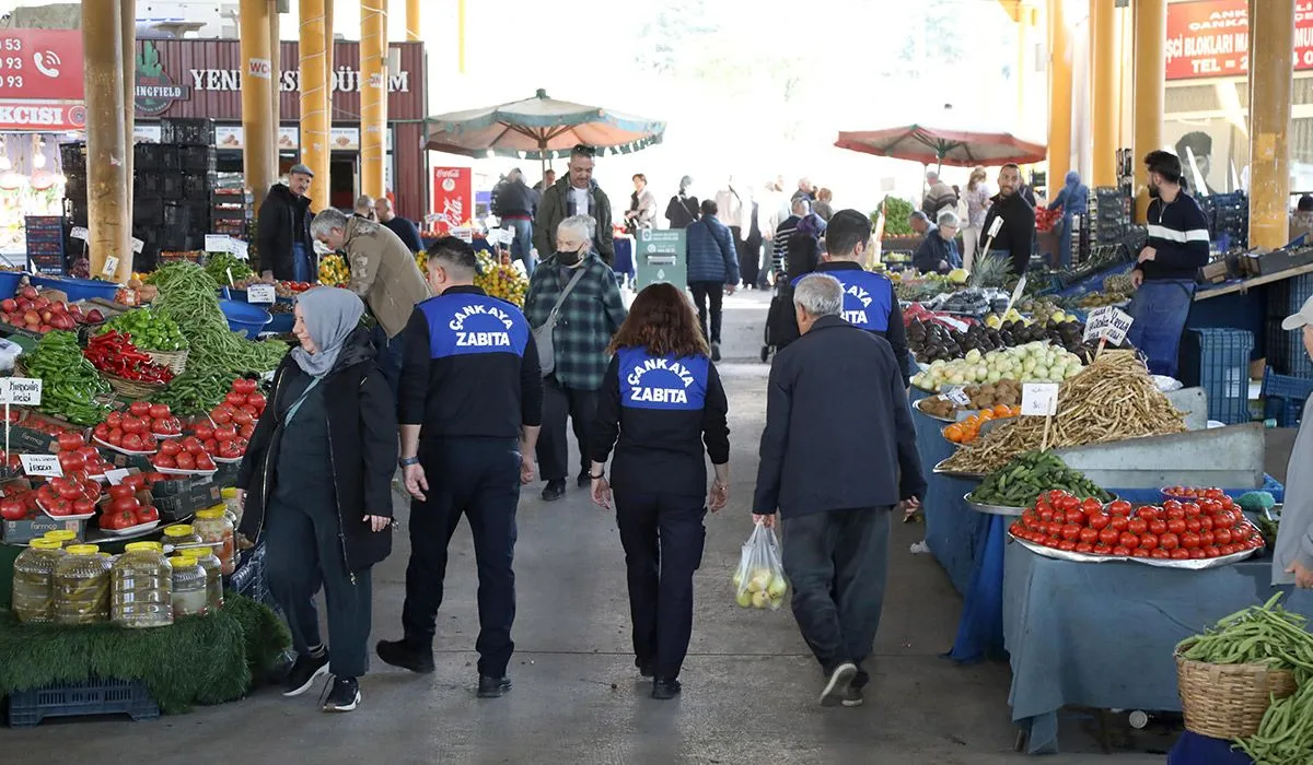 Çankaya zabıtası pazar yerlerinde denetimlerini sürdürüyor