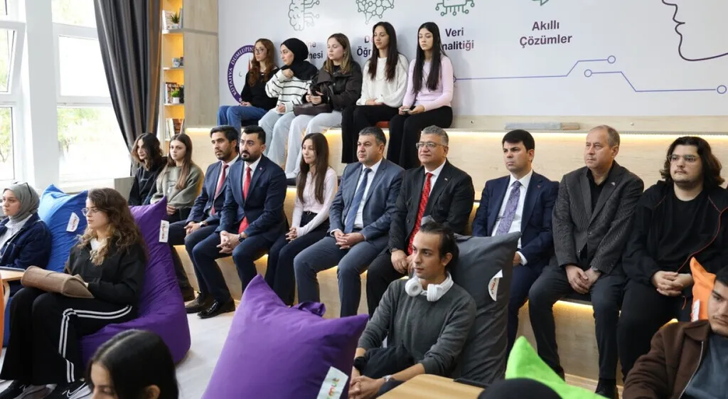 DPÜ Gediz MYO’da yapay zekâ laboratuvarı açılışı