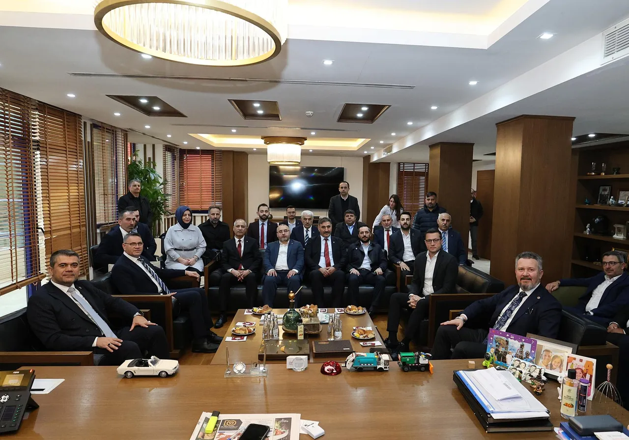 Milletvekili Mestan Özcan, Çerkezköy Belediye Başkanı Akay’a hayırlı olsun ziyaretinde bulundu
