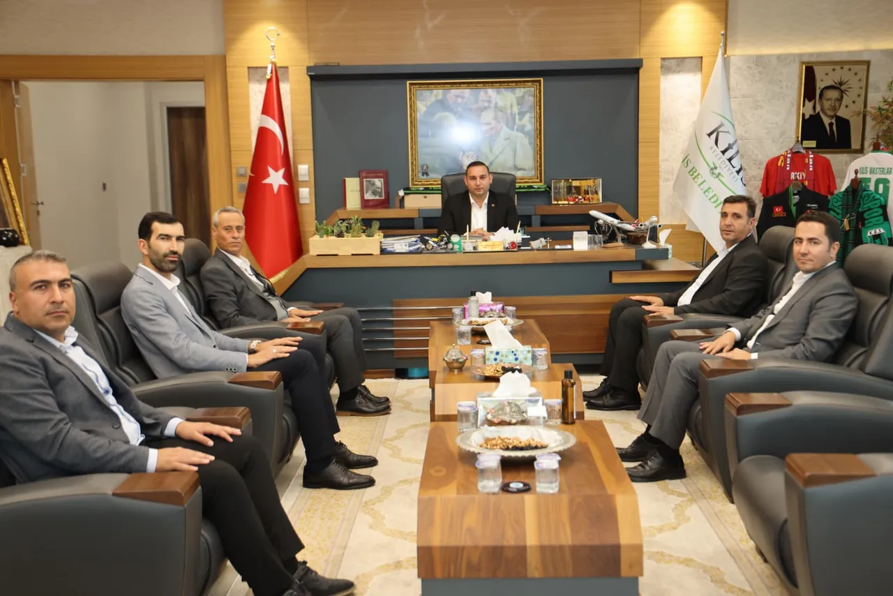 Eğitim-Bir-Sen Başkanı Çelik ve yönetimi, Başkan Bilecen’i ziyaret etti