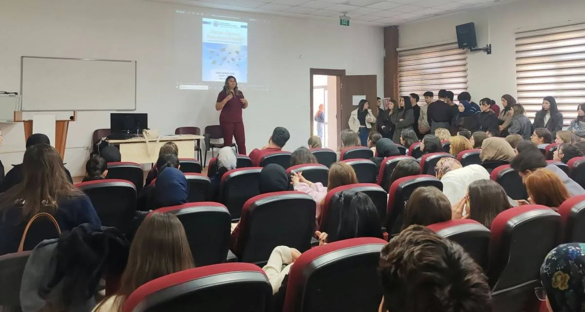 AFSÜ Atatürk Sağlık Hizmetleri MYO’nda mezun-öğrenci buluşması düzenlendi