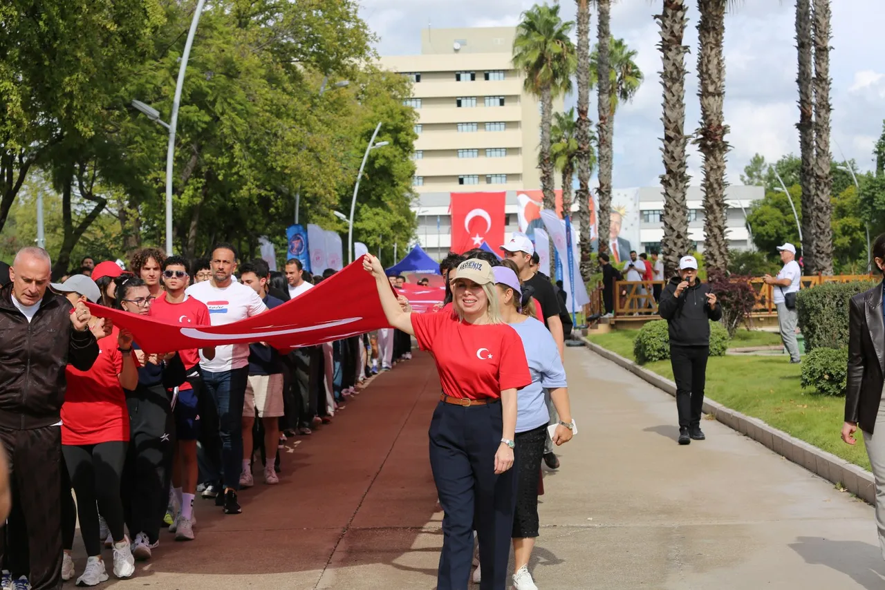 Akdeniz Üniversitesi Cumhuriyet için koştu