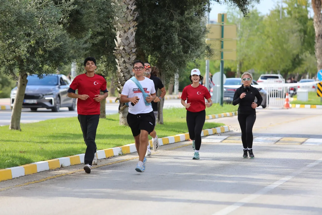 Akdeniz Üniversitesi Cumhuriyet için koştu