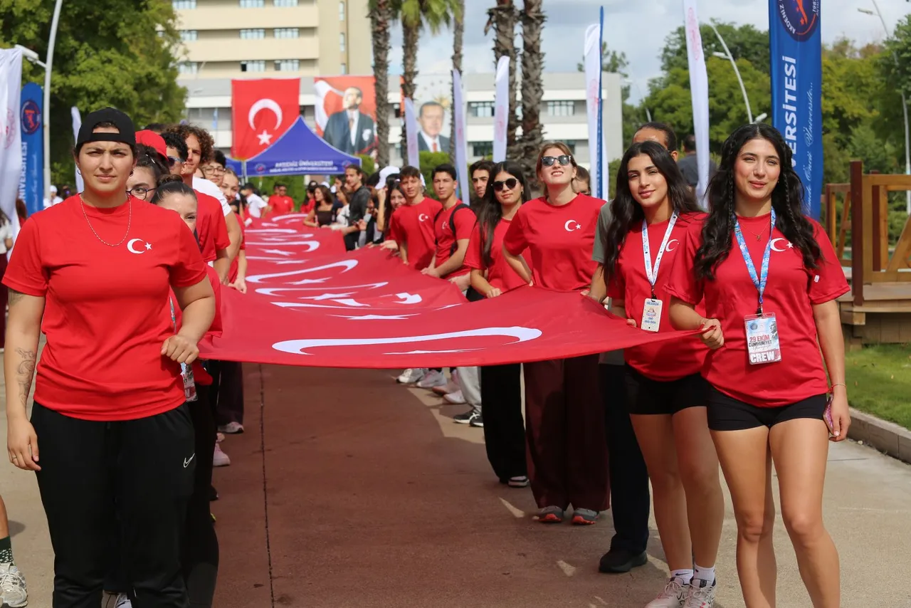 Akdeniz Üniversitesi Cumhuriyet için koştu