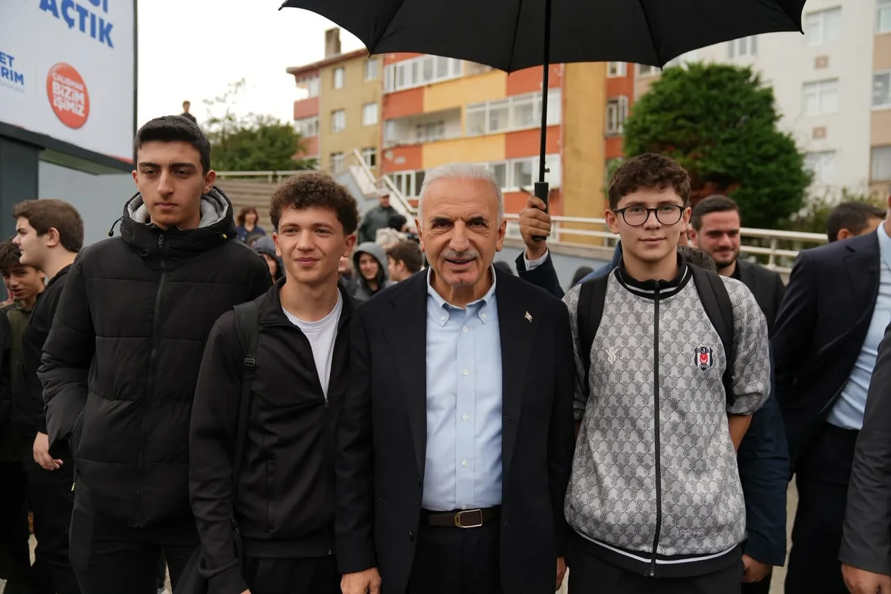 Ümraniye’de şiire ses veren gençler ödüllendirildi