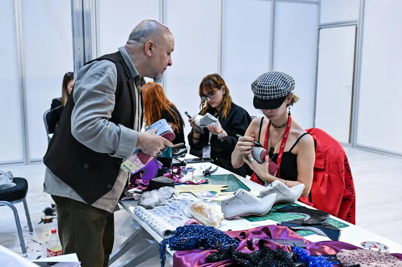 Geleceğin ayakkabı tasarımcıları Acıpayam MYO’da yetişiyor