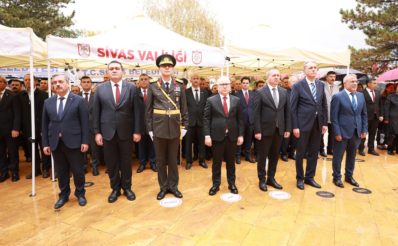 SBTÜ Rektörü Kul, 29 Ekim Cumhuriyet Bayramı çelenk sunma törenine katıldı