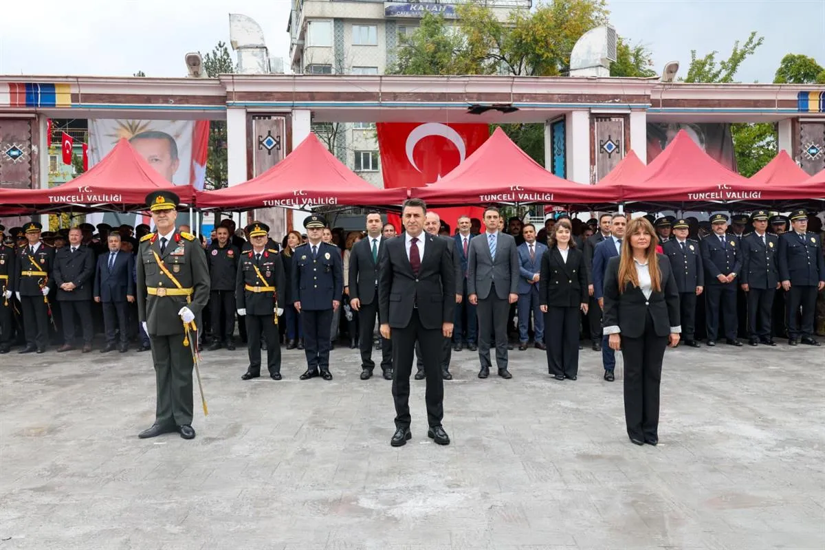 Tunceli’de 29 Ekim Cumhuriyet Bayramı Çelenk Sunma Töreni düzenlendi