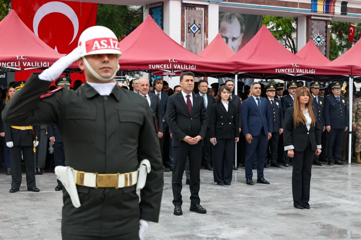 Tunceli’de 29 Ekim Cumhuriyet Bayramı Çelenk Sunma Töreni düzenlendi