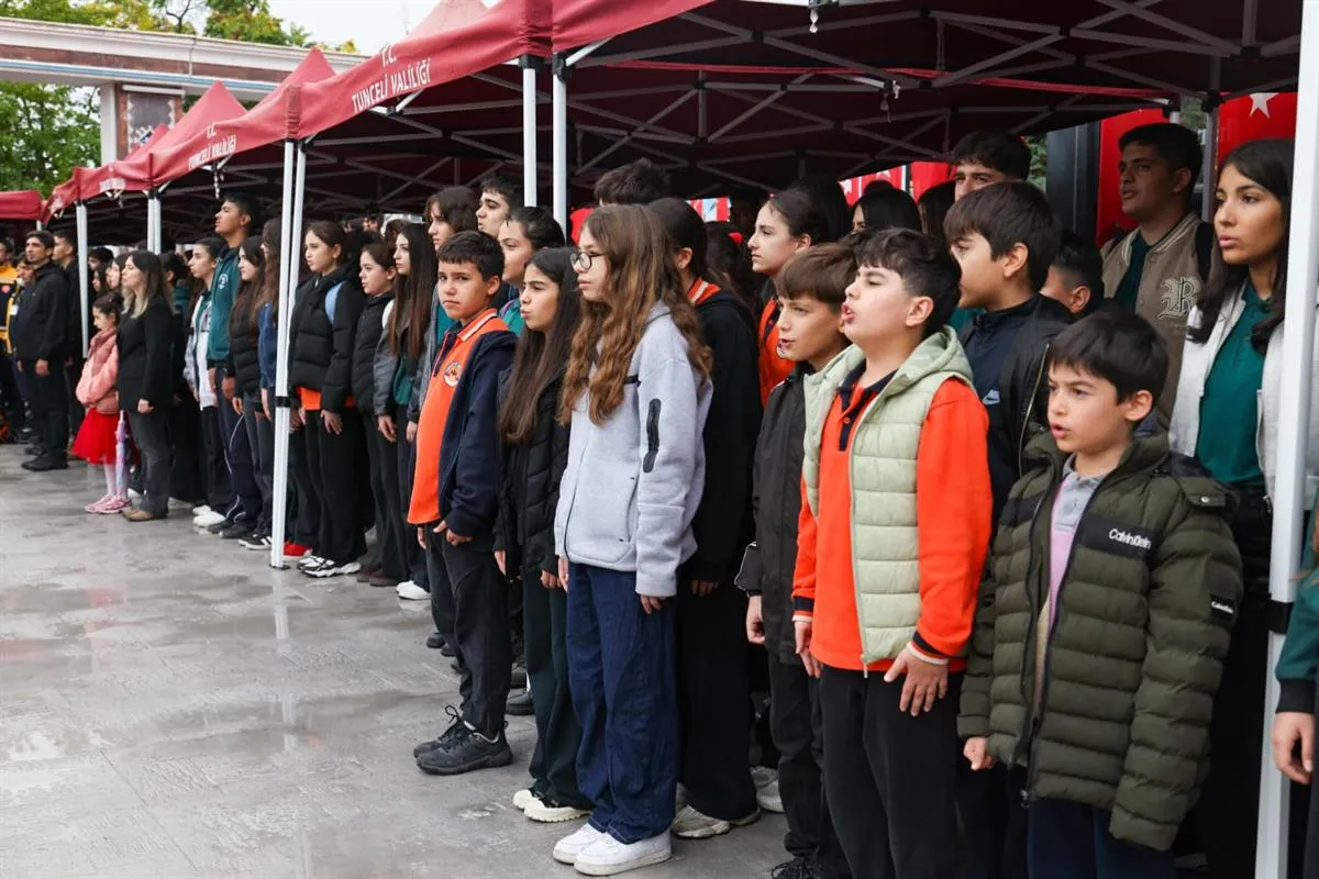 Tunceli’de 29 Ekim Cumhuriyet Bayramı Çelenk Sunma Töreni düzenlendi