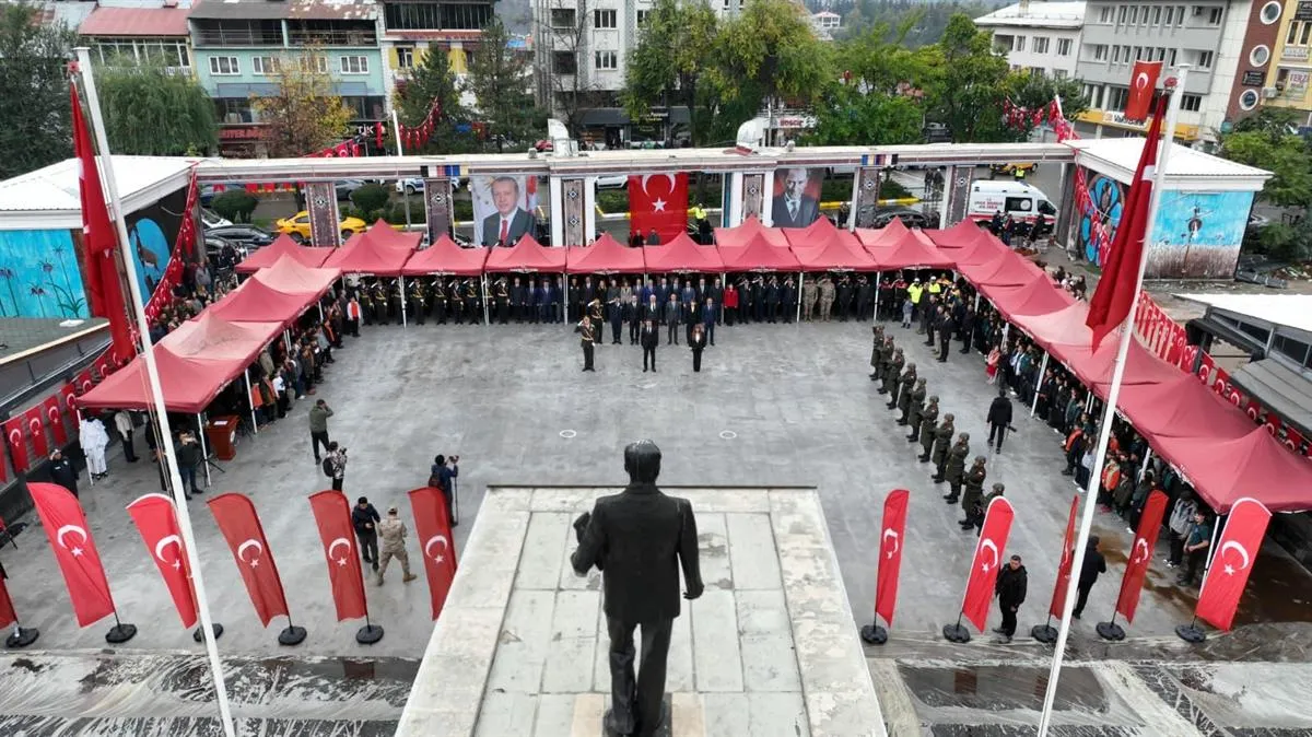 Tunceli’de 29 Ekim Cumhuriyet Bayramı Çelenk Sunma Töreni düzenlendi