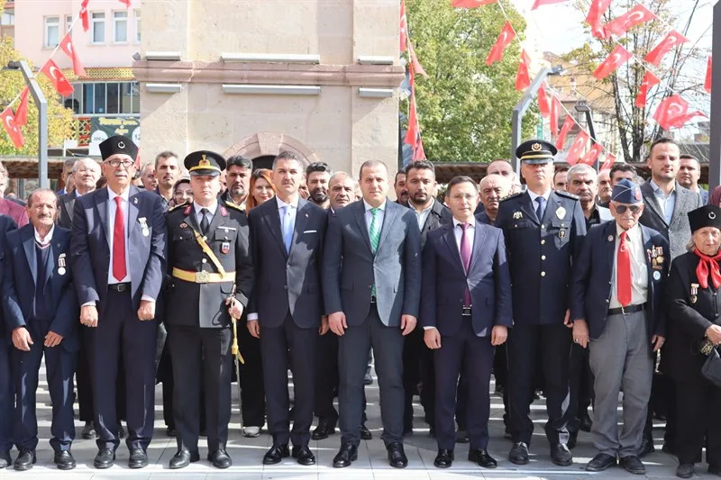 Akyurt'ta 29 Ekim Cumhuriyet Bayramı Çelenk Sunma Töreni gerçekleştirildi