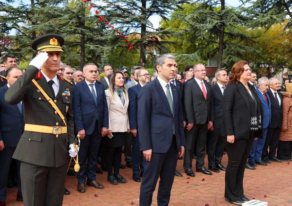Cumhuriyet'in 103. Yılı Münasebetiyle Atatürk Anıtı’na çelenk sunuldu