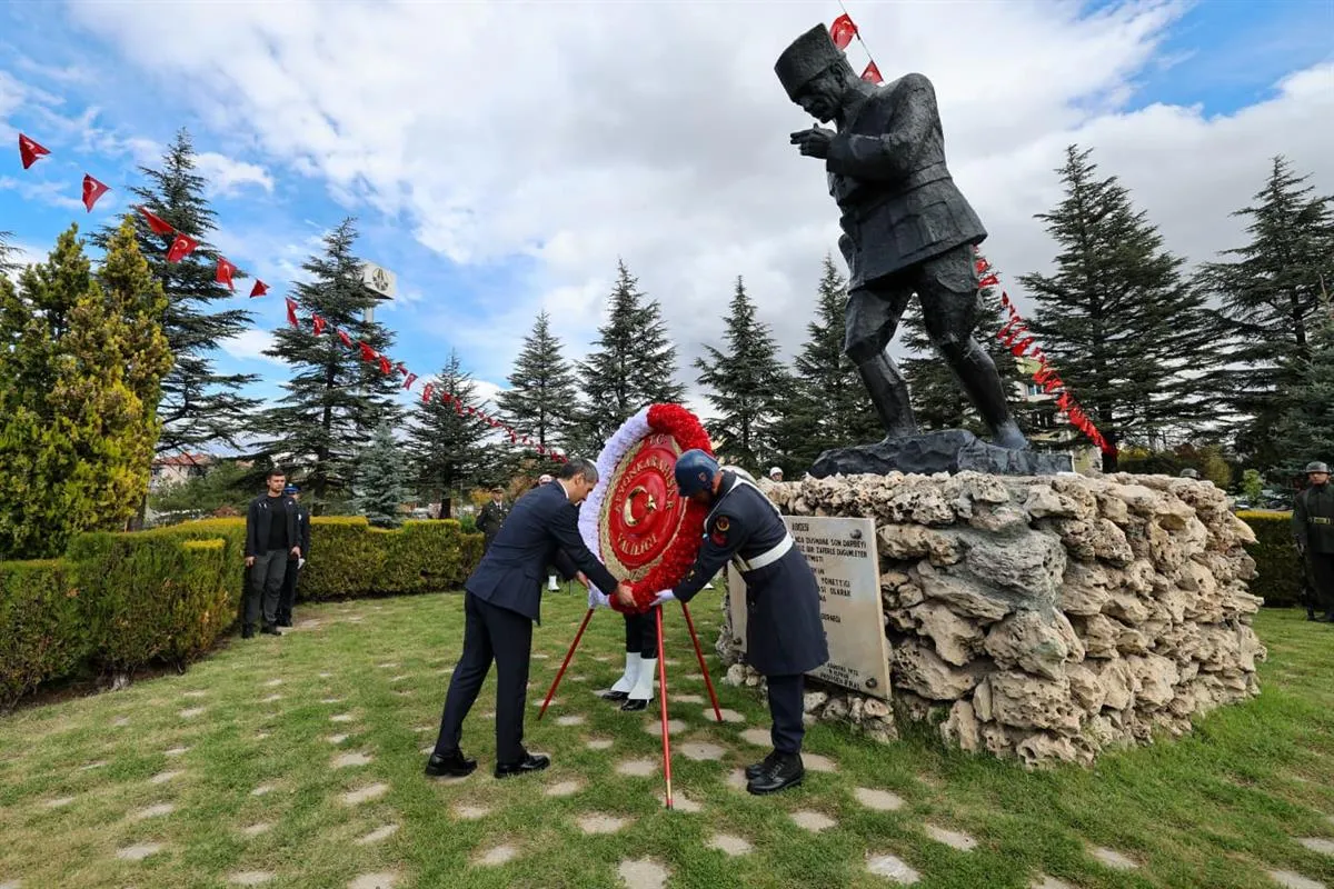 Cumhuriyet'in 103. Yılı Münasebetiyle Atatürk Anıtı’na çelenk sunuldu