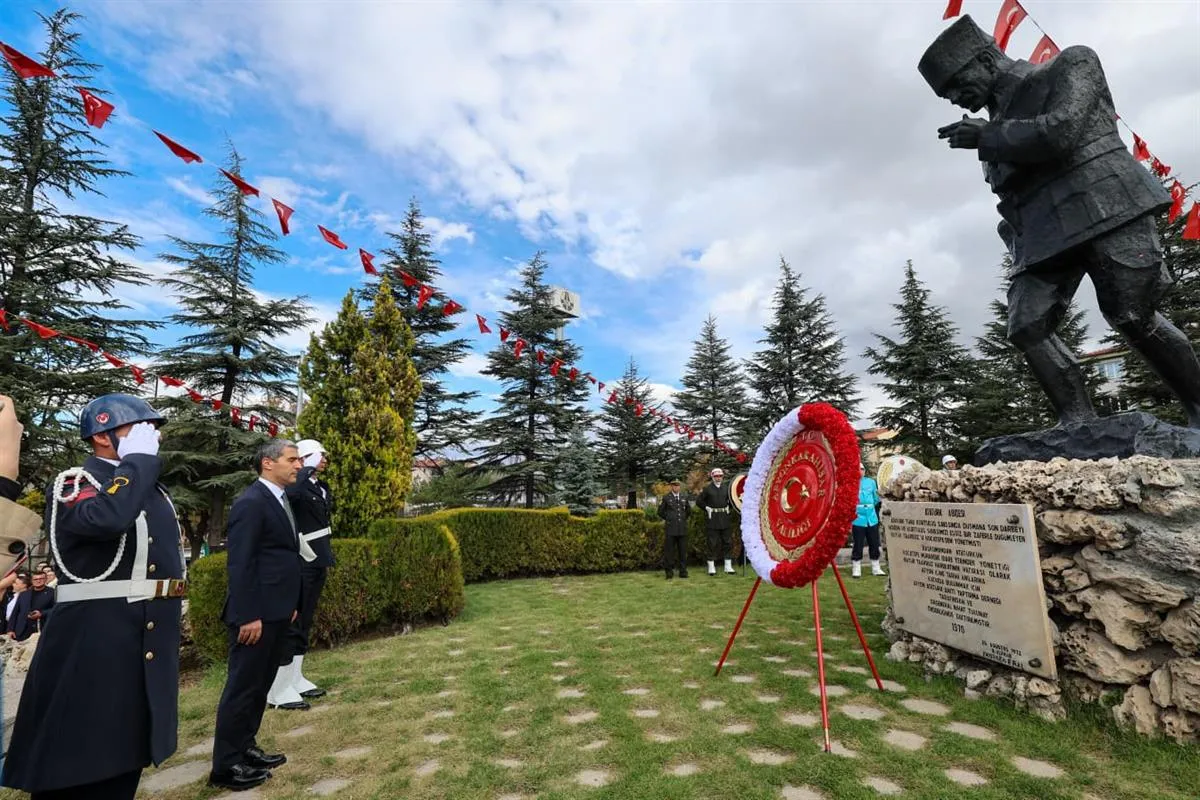 Cumhuriyet'in 103. Yılı Münasebetiyle Atatürk Anıtı’na çelenk sunuldu