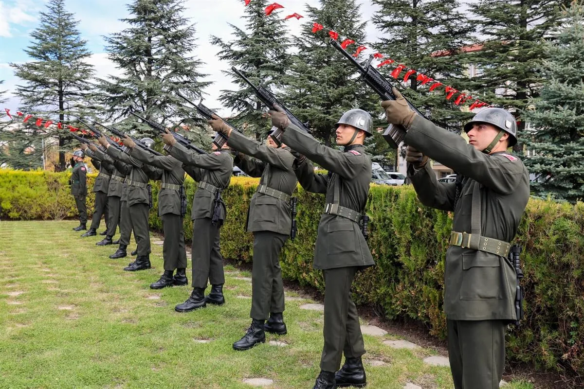 Cumhuriyet'in 103. Yılı Münasebetiyle Atatürk Anıtı’na çelenk sunuldu