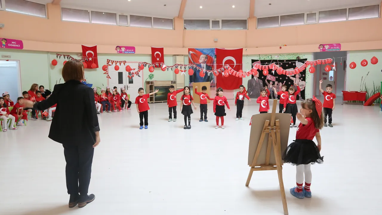 SDÜ kreş ve anaokulunda “29 Ekim Cumhuriyet Bayramı” coşkuyla kutlandı