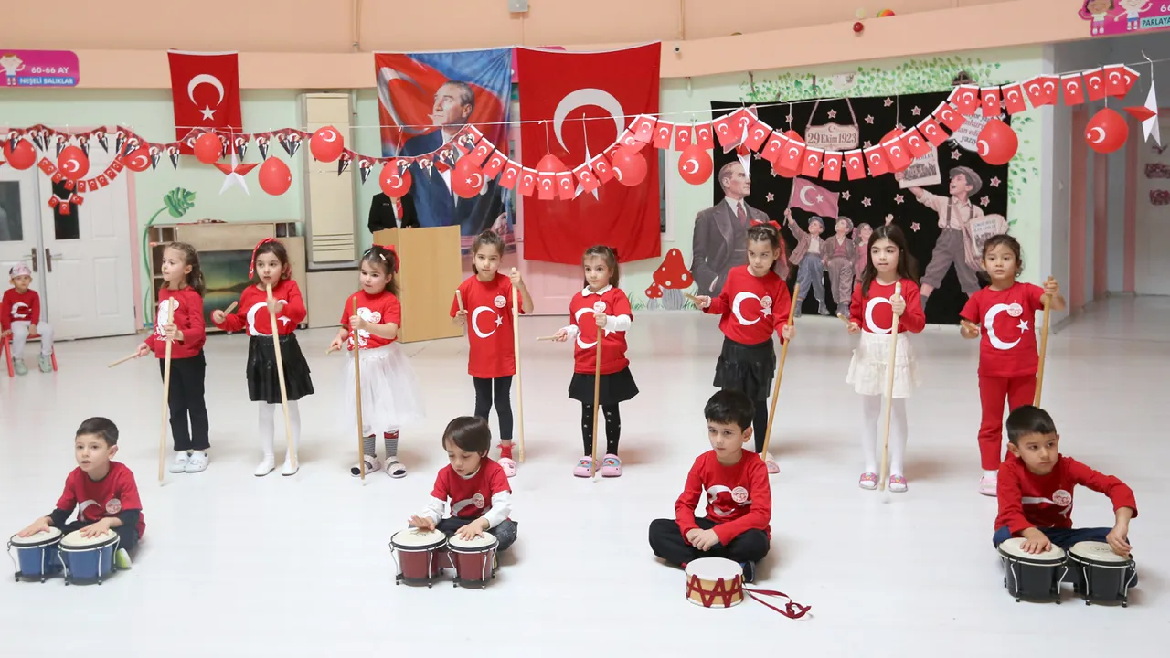 SDÜ kreş ve anaokulunda “29 Ekim Cumhuriyet Bayramı” coşkuyla kutlandı