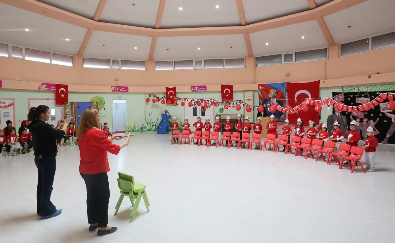 SDÜ kreş ve anaokulunda “29 Ekim Cumhuriyet Bayramı” coşkuyla kutlandı