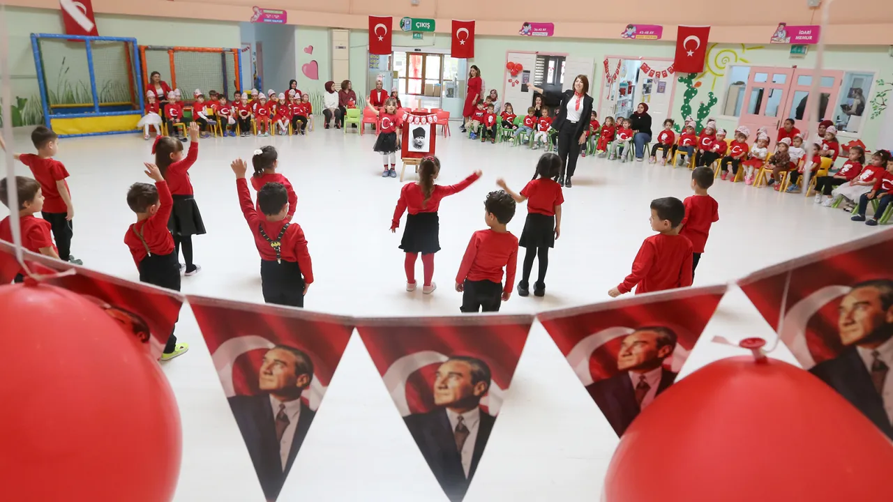 SDÜ kreş ve anaokulunda “29 Ekim Cumhuriyet Bayramı” coşkuyla kutlandı